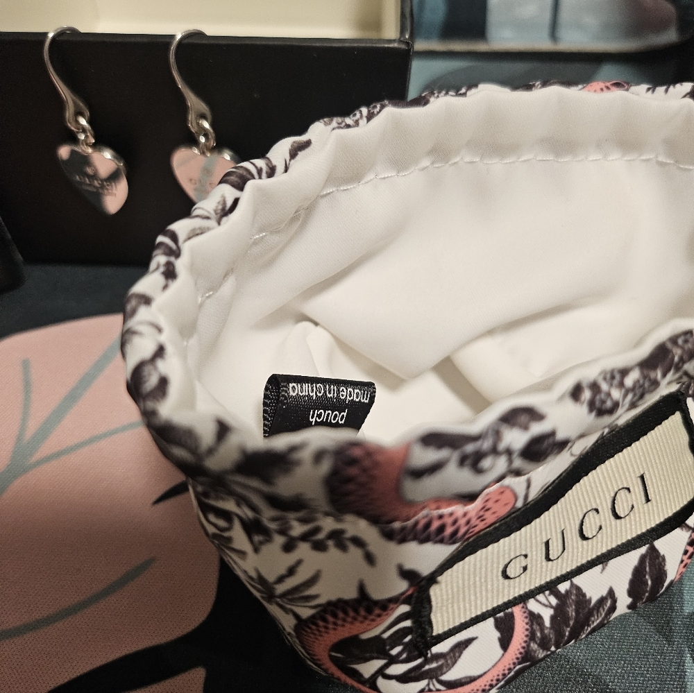 Gucci Sterling Silver 925 Dangling Heart Earrings in pouch and box used twice - Picture 4 of 11